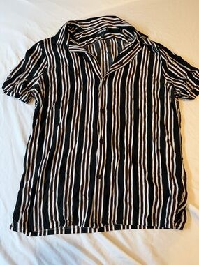 Express Black, White & Brown Striped Short Sleeve Button-Up Shirt